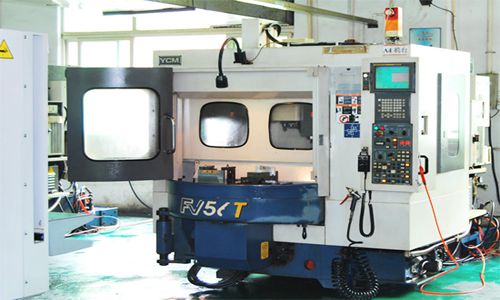 Molino CNC con APC (YCM)