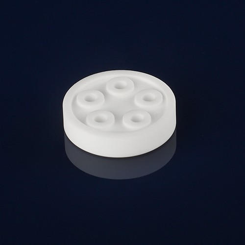 Machinable glass-ceramic round-cake parts